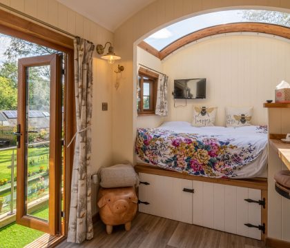 Honey Bee Shepherd's Hut - Hawkshead Glamping - Herdwick Cottages